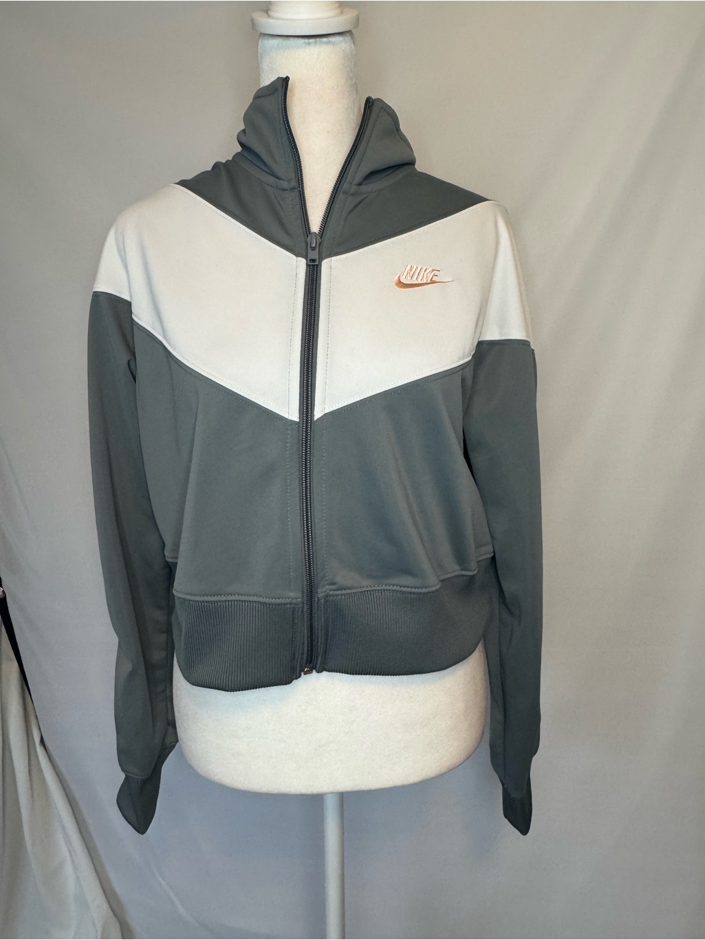 Nike Gray And White Zip-Up Jacket With Piink Stitched Swoosh